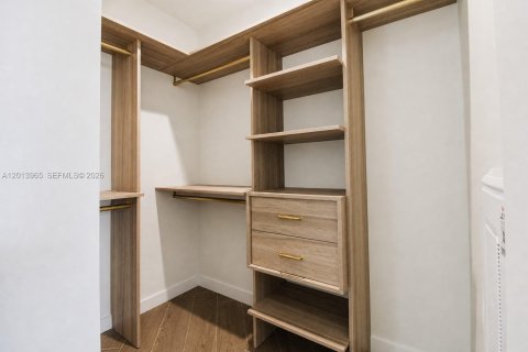 Condo in Miami, Florida, 1 bedroom № 2185863 - photo 10
