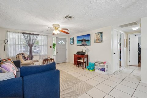 House in Holiday, Florida 3 bedrooms, 88.07 sq.m. № 2155718 - photo 3