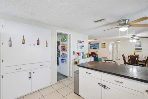 House in Holiday, Florida 3 bedrooms, 88.07 sq.m. № 2155718 - photo 10