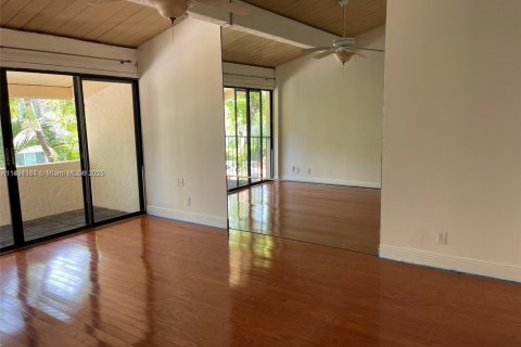 Condo in Miami, Florida, 3 bedrooms  № 1944541 - photo 6