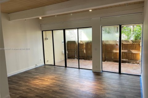 Condo in Miami, Florida, 3 bedrooms  № 1944541 - photo 23