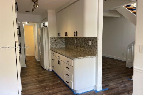 Condo in Miami, Florida, 3 bedrooms  № 1944541 - photo 15