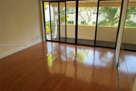 Condo in Miami, Florida, 3 bedrooms  № 1944541 - photo 5