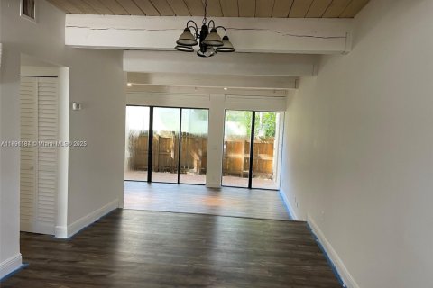 Condo in Miami, Florida, 3 bedrooms  № 1944541 - photo 24