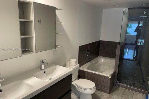Condo in Miami, Florida, 3 bedrooms  № 1944541 - photo 4