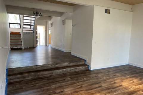 Condo in Miami, Florida, 3 bedrooms  № 1944541 - photo 22