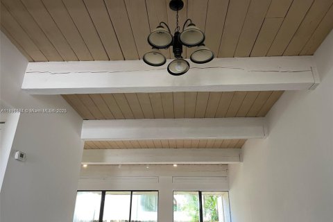 Condo in Miami, Florida, 3 bedrooms  № 1944541 - photo 9