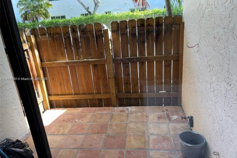 Condo in Miami, Florida, 3 bedrooms  № 1944541 - photo 18