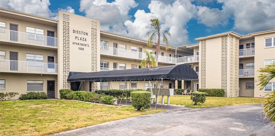 Condominio en Saint Petersburg, Florida, 2 dormitorios № 1918168