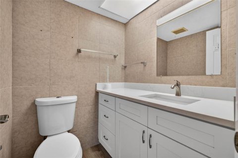 Townhouse in Tampa, Florida 3 bedrooms, 118.91 sq.m. № 2236935 - photo 20