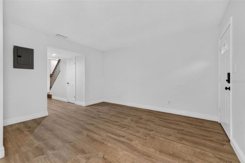 Townhouse in Tampa, Florida 3 bedrooms, 118.91 sq.m. № 2236935 - photo 3