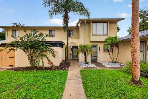 Townhouse in Tampa, Florida 3 bedrooms, 118.91 sq.m. № 2236935 - photo 2