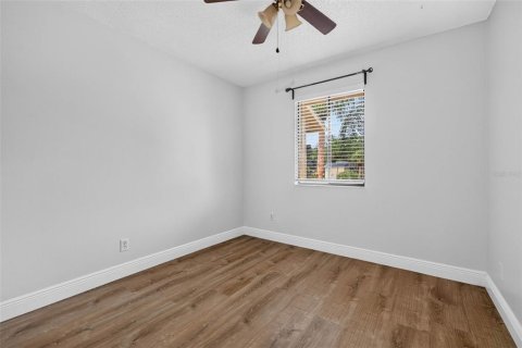 Townhouse in Tampa, Florida 3 bedrooms, 118.91 sq.m. № 2236935 - photo 18
