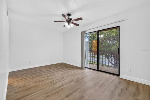 Townhouse in Tampa, Florida 3 bedrooms, 118.91 sq.m. № 2236935 - photo 16