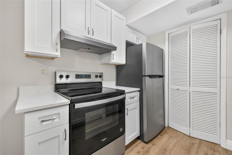 Townhouse in Tampa, Florida 3 bedrooms, 118.91 sq.m. № 2236935 - photo 11