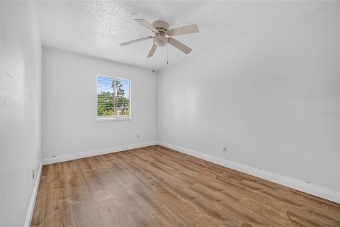 Townhouse in Tampa, Florida 3 bedrooms, 118.91 sq.m. № 2236935 - photo 19