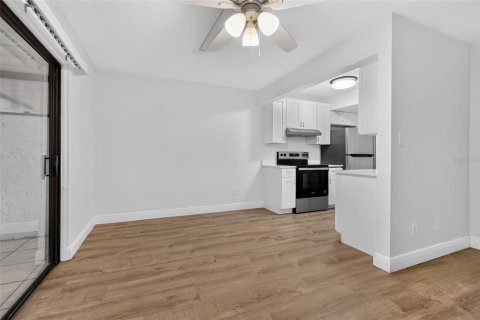 Townhouse in Tampa, Florida 3 bedrooms, 118.91 sq.m. № 2236935 - photo 7