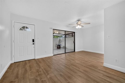 Townhouse in Tampa, Florida 3 bedrooms, 118.91 sq.m. № 2236935 - photo 5