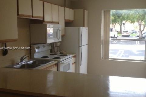 Купить кондоминиум в Мирамар, Флорида 1 спальня, 74.32м2, № 1999997 - фото 2