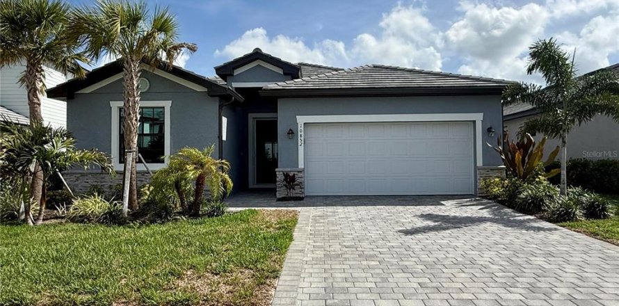 House in Venice, Florida 4 bedrooms, 189.06 sq.m. № 2134348