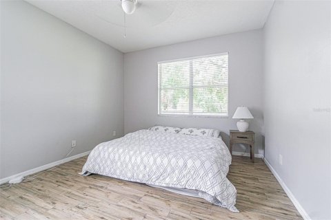 House in Temple Terrace, Florida 4 bedrooms, 178.56 sq.m. № 2199977 - photo 11