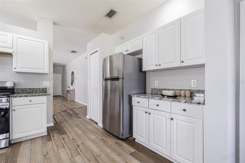 House in Temple Terrace, Florida 4 bedrooms, 178.56 sq.m. № 2199977 - photo 7