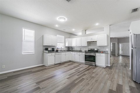 House in Temple Terrace, Florida 4 bedrooms, 178.56 sq.m. № 2199977 - photo 5