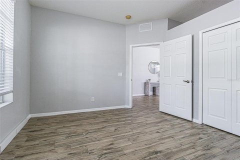 House in Temple Terrace, Florida 4 bedrooms, 178.56 sq.m. № 2199977 - photo 12
