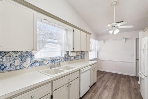 Купить кондоминиум в Лисбург, Флорида 7 комнат, 137.68м2, № 2098854 - фото 13