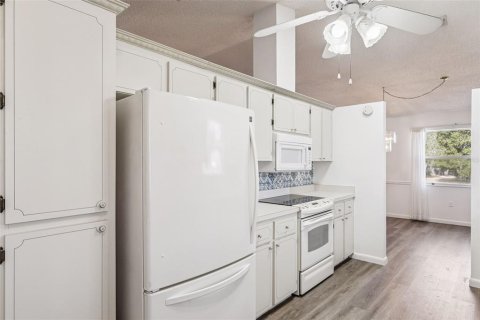 Купить кондоминиум в Лисбург, Флорида 7 комнат, 137.68м2, № 2098854 - фото 11