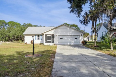 House in Leesburg, Florida 2 bedrooms, 137.68 sq.m. № 2098854