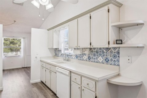 Купить кондоминиум в Лисбург, Флорида 7 комнат, 137.68м2, № 2098854 - фото 12