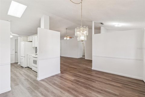 Купить кондоминиум в Лисбург, Флорида 7 комнат, 137.68м2, № 2098854 - фото 10