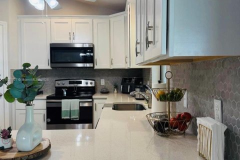 Villa ou maison à louer à Cape Coral, Floride: 4 chambres, 152.55 m2 № 1977206 - photo 8