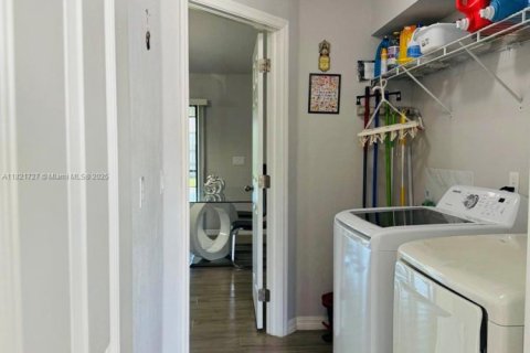 Villa ou maison à louer à Cape Coral, Floride: 4 chambres, 152.55 m2 № 1977206 - photo 24