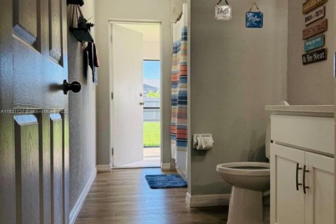 Villa ou maison à louer à Cape Coral, Floride: 4 chambres, 152.55 m2 № 1977206 - photo 21