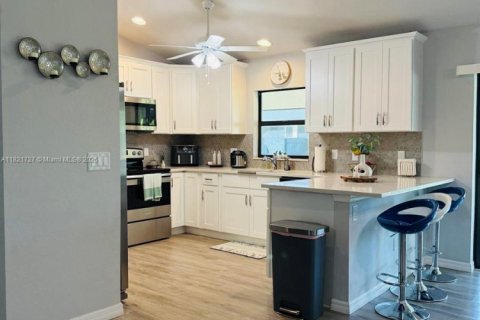 Villa ou maison à louer à Cape Coral, Floride: 4 chambres, 152.55 m2 № 1977206 - photo 7