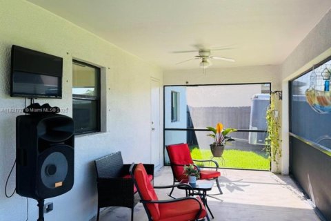 Villa ou maison à louer à Cape Coral, Floride: 4 chambres, 152.55 m2 № 1977206 - photo 28