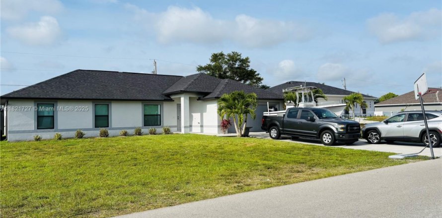 Villa ou maison à Cape Coral, Floride 4 chambres, 152.55 m2 № 1977206