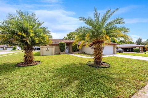 House in Hudson, Florida 3 bedrooms, 143.81 sq.m. № 1912198 - photo 4