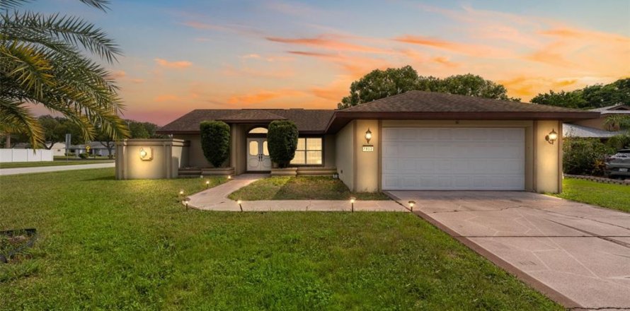 House in Hudson, Florida 3 bedrooms, 143.81 sq.m. № 1912198