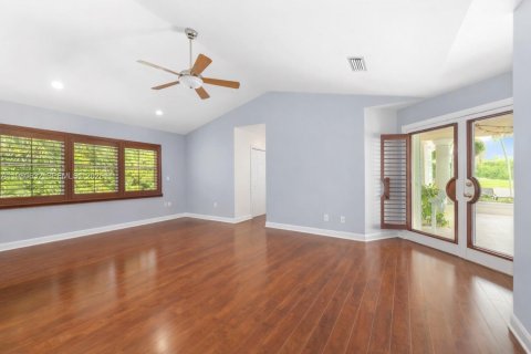 House in Palmetto Bay, Florida 5 bedrooms, 329.8 sq.m. № 2043871 - photo 29