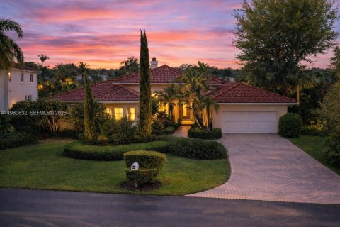 House in Palmetto Bay, Florida 5 bedrooms, 329.8 sq.m. № 2043871