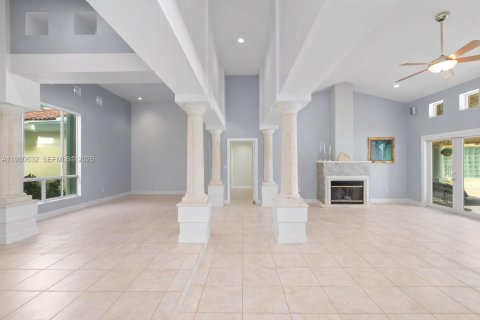 House in Palmetto Bay, Florida 5 bedrooms, 329.8 sq.m. № 2043871 - photo 15