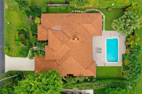 House in Palmetto Bay, Florida 5 bedrooms, 329.8 sq.m. № 2043871 - photo 2