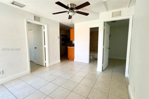 Immobilier commercial à vendre à Fort Lauderdale, Floride № 2153067 - photo 17