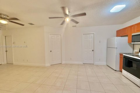 Immobilier commercial à vendre à Fort Lauderdale, Floride № 2153067 - photo 12