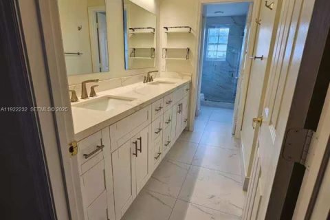 Снять в аренду таунхаус в Санрайз, Флорида 3 спальни, 127.09м2, № 1982857 - фото 8