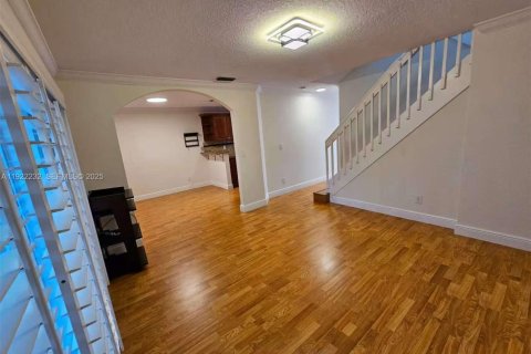 Снять в аренду таунхаус в Санрайз, Флорида 3 спальни, 127.09м2, № 1982857 - фото 12