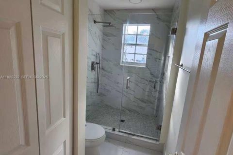 Снять в аренду таунхаус в Санрайз, Флорида 3 спальни, 127.09м2, № 1982857 - фото 9